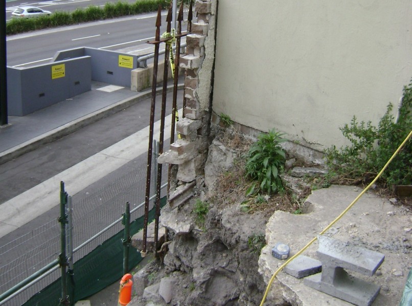 Strata Engineering Solutions - sandstone retaining wall remediation at Darlinghurst, NSW